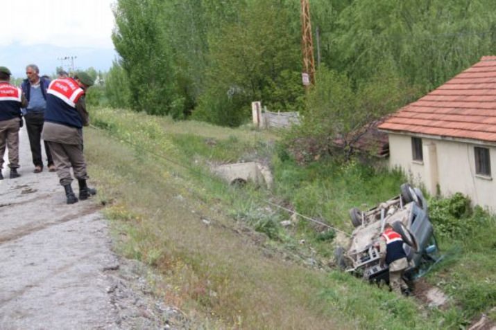 Takla Atan Araç İçerisinde Sıkışan Bir Kişi Yaralandı